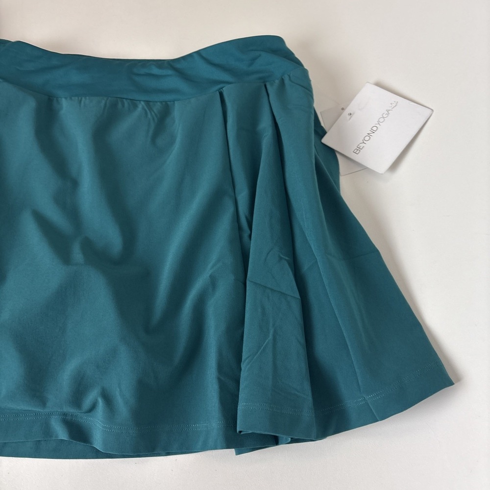 NWT! BEYOND YOGA court advantage tennis Skirt Skort womens size medium teal - Picture 2 of 14